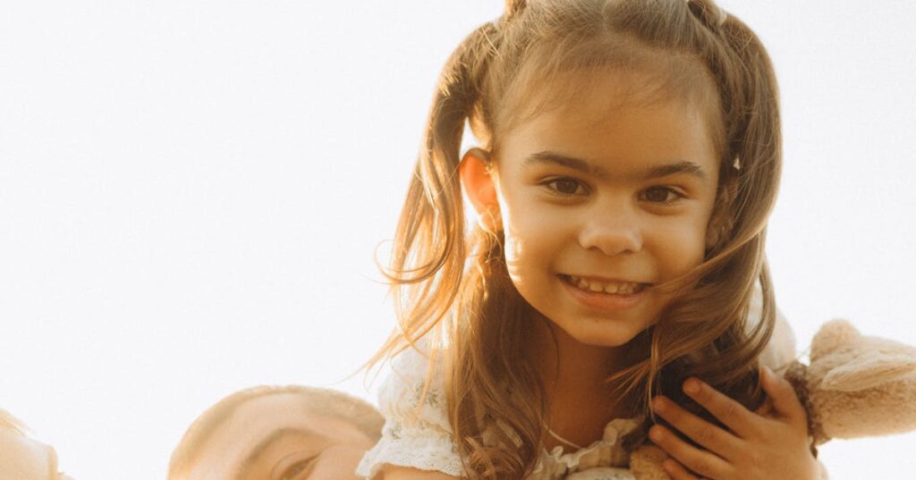 Família com criança representando direito de família e pensão alimentícia